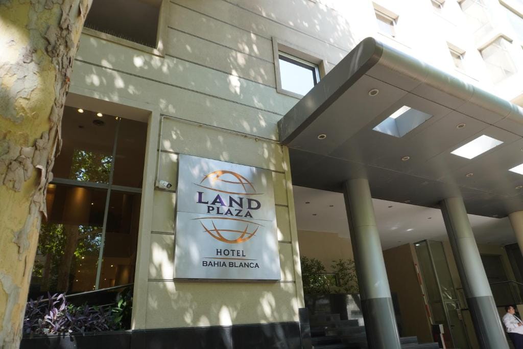 Land Plaza Hotel — 1