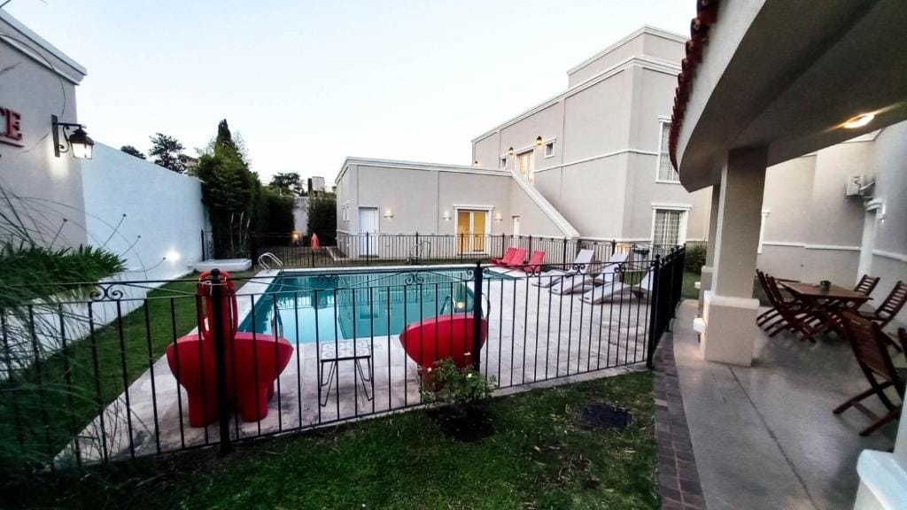 Laplace Hotel — 4