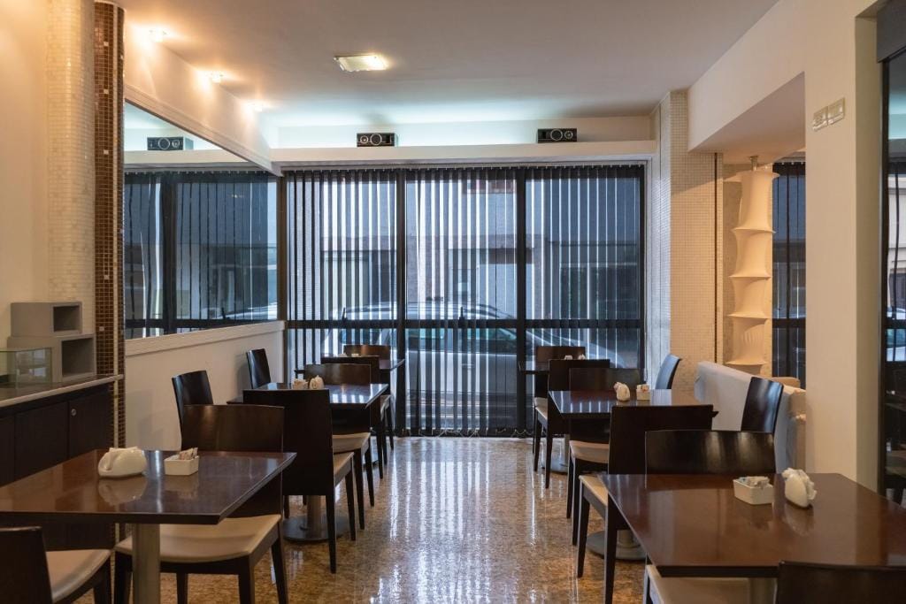 Zoom Apartments Hotel — 2