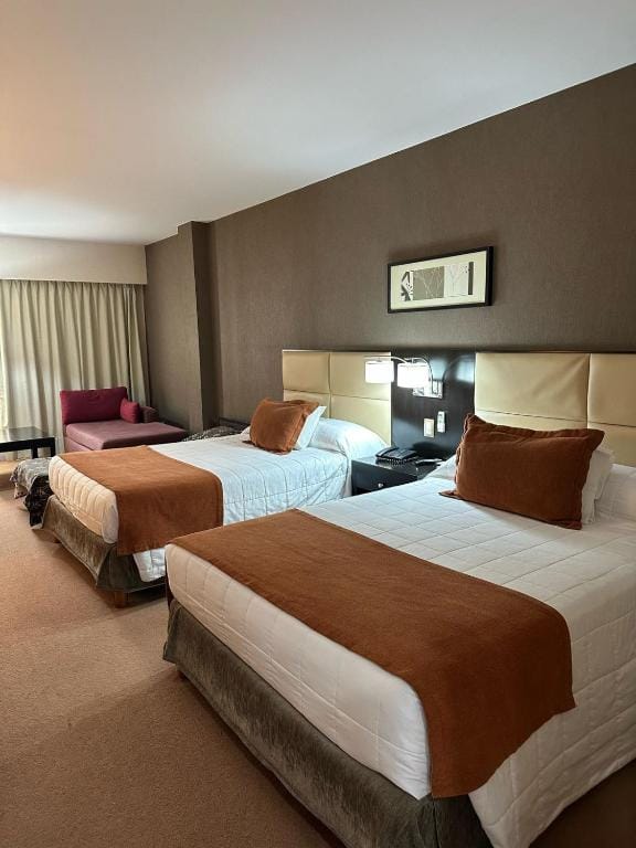 Howard Johnson Hotel & Casino — 2