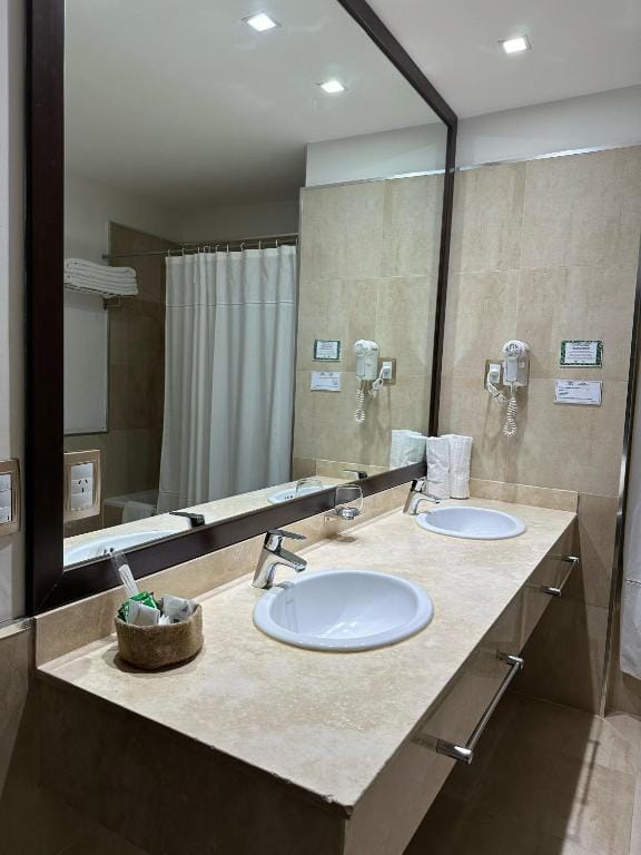 Howard Johnson Hotel & Casino — 3