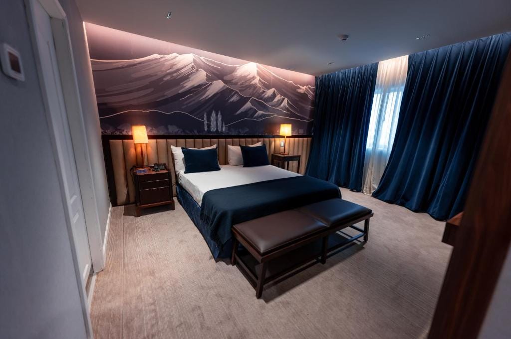 Naindo Park Hotel — 2