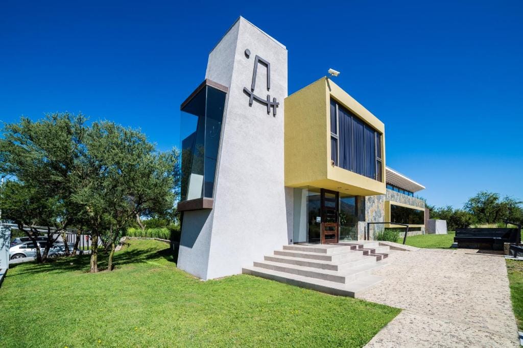 A Hotel Decosuites — 2