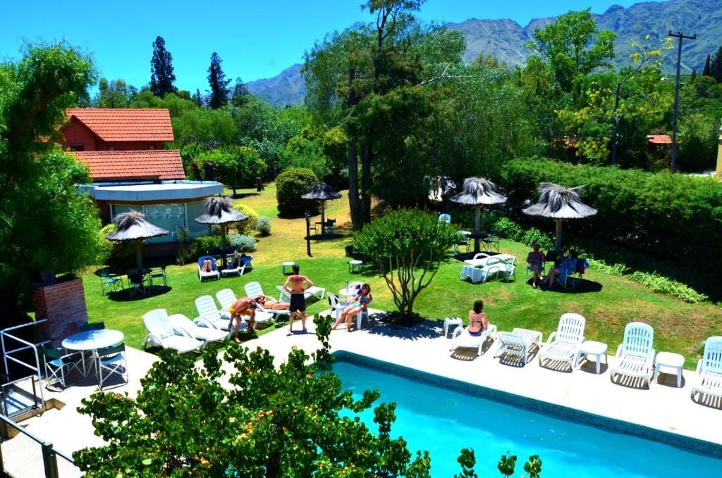 Paradiso Hotel — 1