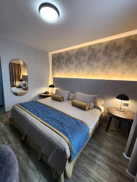 Hotel Continental — 1