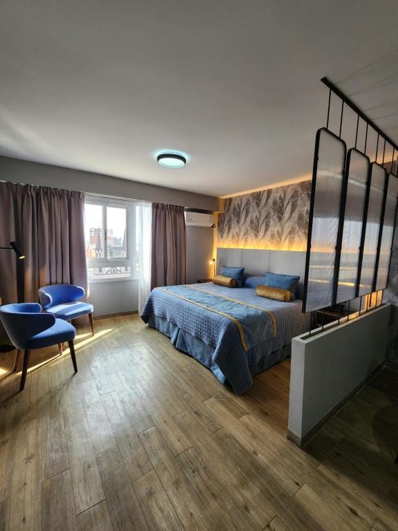 Hotel Continental — 2