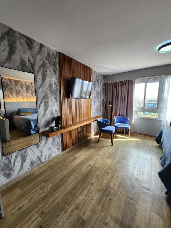 Hotel Continental — 4