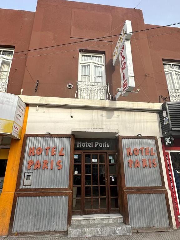 Hotel Paris — 1