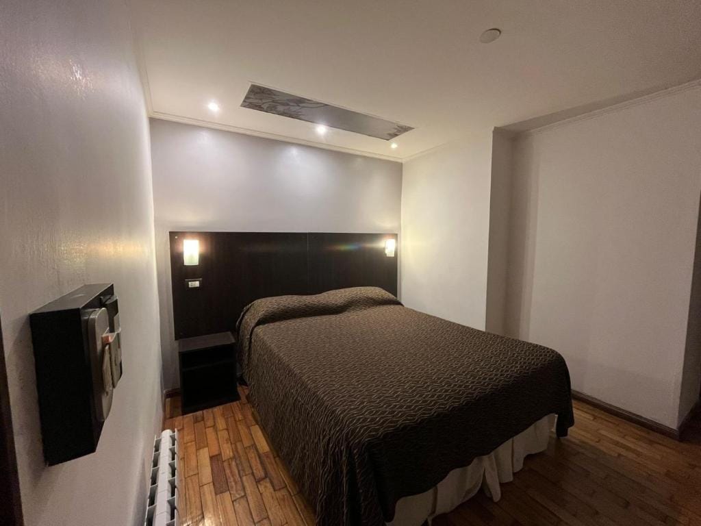 Hotel Zurich — 1