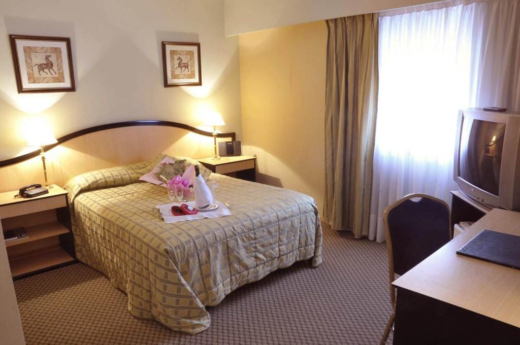 Hotel Yaguaron — 2