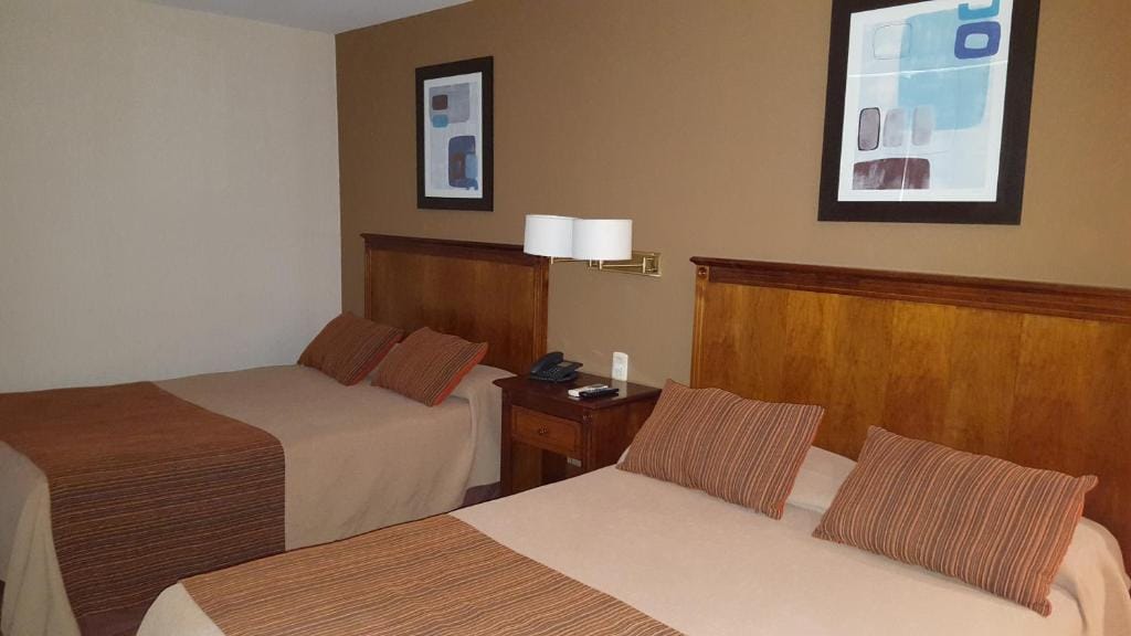 Howard Johnson by Wyndham San Pedro — 2