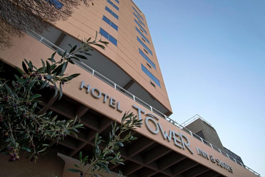 Hotel Tower Inn & Suites — 1